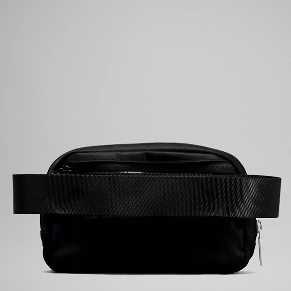 NWT Lululemon Everywhere Belt Bag 1L - Picture 2 of 6